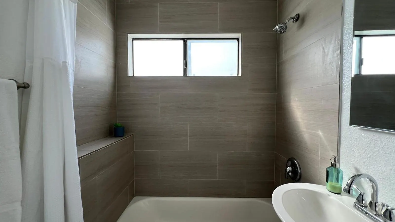 Holiday home Spacious 3Br 3Ba Home Private Yard In Culver City Los Angeles