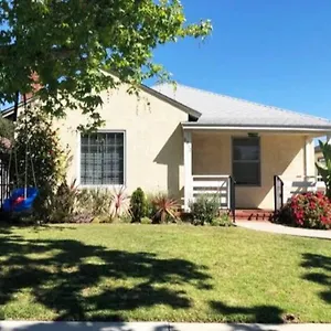  Holiday home Spacious Family Oasis In Silicon 5mins To Lax